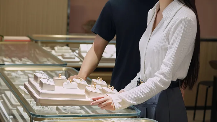 选择您心仪的对戒款式；